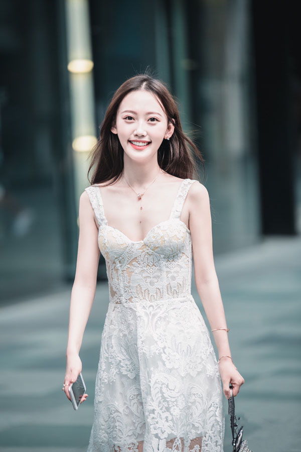 爱笑的清新女生（2张）