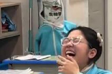 我当不了老师，因为我怕被笑死！
