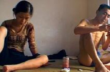 导演跟拍瘾君子3年，最后发现自己被利用！震撼人心的纪录片！《龙哥》