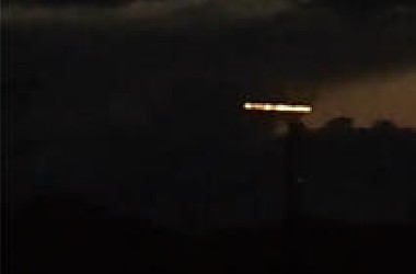 萧山机场同款不明飞行物新疆出现。