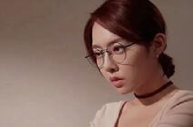 韩国高质量电影，小伙子独自面对三位女主角，《高级家教》1