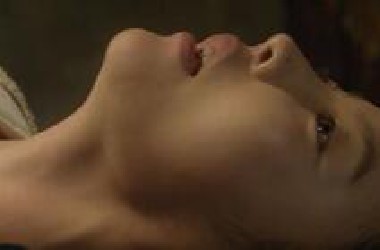 女人的身体被仿做成充气娃娃 让人们用来泄欲 真是太变态了 苍井优日本电影《爱情人偶》