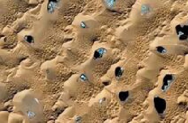 美国卫星路过中国沙漠，发现大量“神秘黑点”，这些到底是什么呢