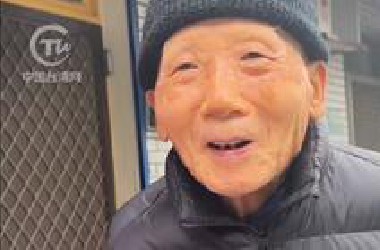 大陆常熟老家妹妹托老乡探望在台老兵，老人激动不已