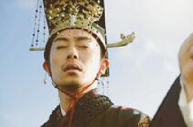 “历史书太小 装不下一个人波澜壮阔的一生   历史书又太大 装下了华夏上下五千年 ”