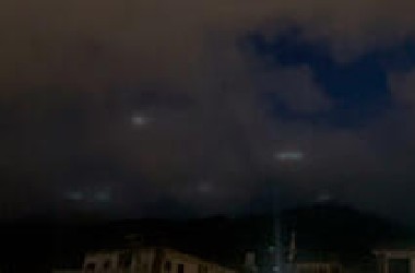 在大理苍山脚下拍到的，有好多，是UFO吗
