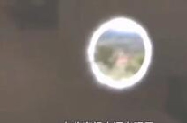 一个外国小伙利用频率制造出虫洞！震撼！