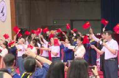 西工大研究生毕业典礼，老中青三代共唱《祖国不会忘记》！
