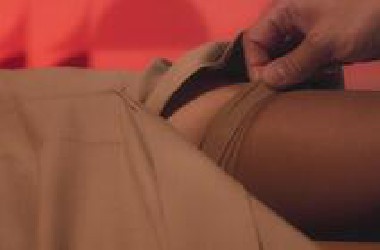 男人在浏览色情网站时，竟然看到了女友被直播的画面《黑色直播》