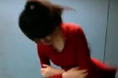 到底多大风能把人吹跑？100斤小姐姐从4级风开始实测