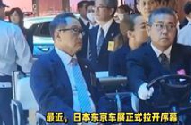 丰田章男“一脸绝望”逛车展，比亚迪人山人海，称坚决抵制电车！