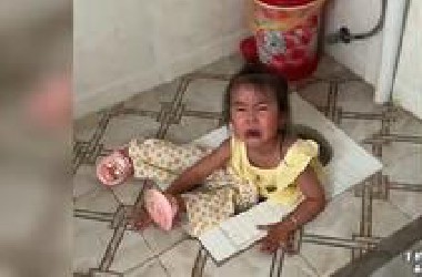 盘点那些倒霉的人类幼崽 #人类幼崽翻车现场 #熊孩子 #幼崽的迷惑行为 #搞笑视频 (1)