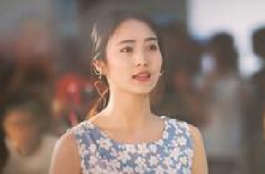大学食堂，女生突然唱响《同桌的你》感动全场，满满的青春记忆