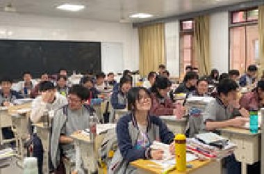 高三最后一当课把英语听力换成《离别开出花》学生们的反应让人亮啦