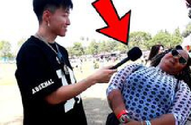 拿“臭话筒”采访路人，美国人能坚持几秒？