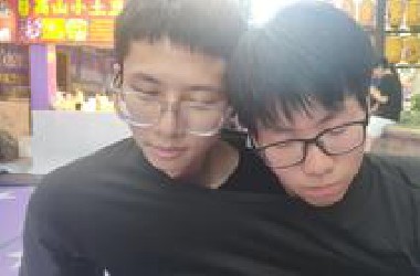 我又幻想了，双头怪物在世间受尽非议，却宁愿当怪物也不当正常人