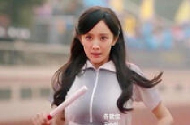 杨幂跑步这一段太美了，网友们看了狂按暂停键！爆笑跑步场面