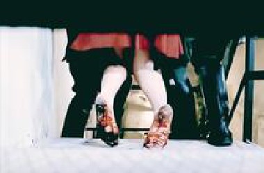 女护士违规被抓，受尽了各种酷刑