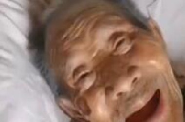 泪目！百岁老兵病榻上惦念：台湾解放了吗？