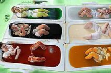 老外集体作死，在不同饮料中泡澡24小时，最后你猜怎么着？