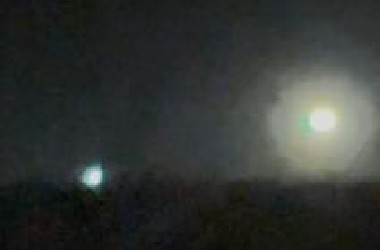 这小伙拍到的UFO还挺真实的