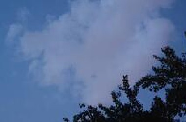 25年6月16日合肥UFO，7点48分手机拍录。