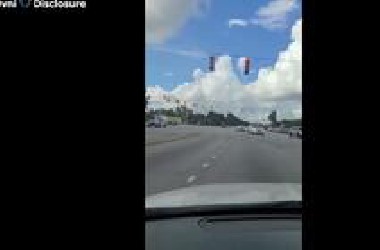 【UFO】低空UFO伪装云被国外网友拍到
