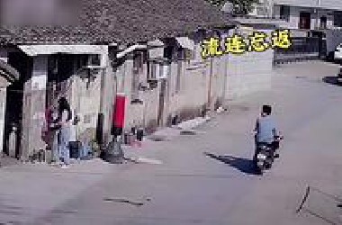 盘点爆笑奇葩车祸现场，要不是有监控我都不信，笑到肚子痛