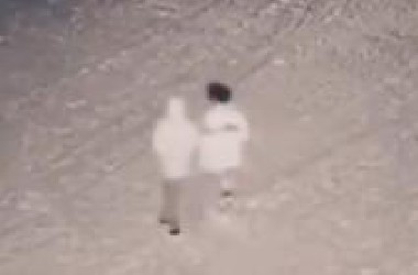 UFO劫持人类又放回地球被拍到