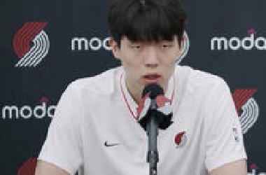 杨瀚森新秀发布会全程：“最喜欢打游戏睡觉和吃，会把N*A所学到回国内。”网友：找到了和瀚森的共同点。