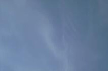 清晰的雪茄状UFO