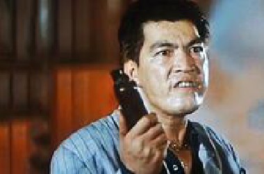 “我大傻哥，就是香港的王法！”，这才是法外狂徒“成奎安”，抢银行、杀警察无恶不作，谁敢惹他上去就是一喷子
