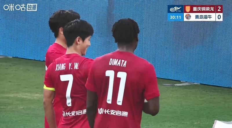 迪马塔头球破门,铜梁龙2-0海牛,向余望三人马竞战舞庆祝