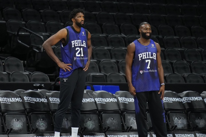 迪恩·韦德：布朗愿为恩比德打无球 这样的巨星在NBA并不多见